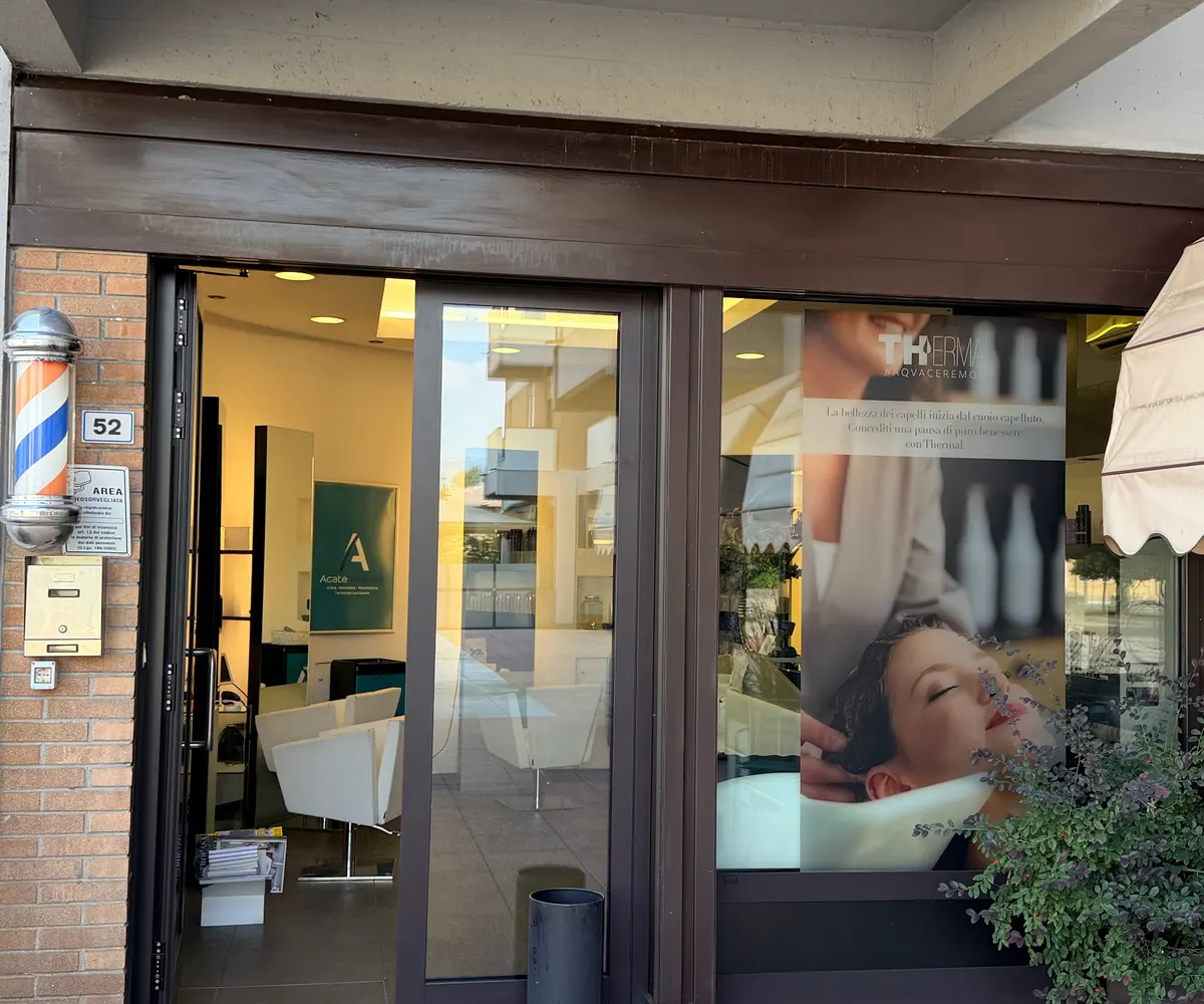 L’ingresso del salone Acate Therapy in Via Chiesa 52 a Friola di Pozzoleone